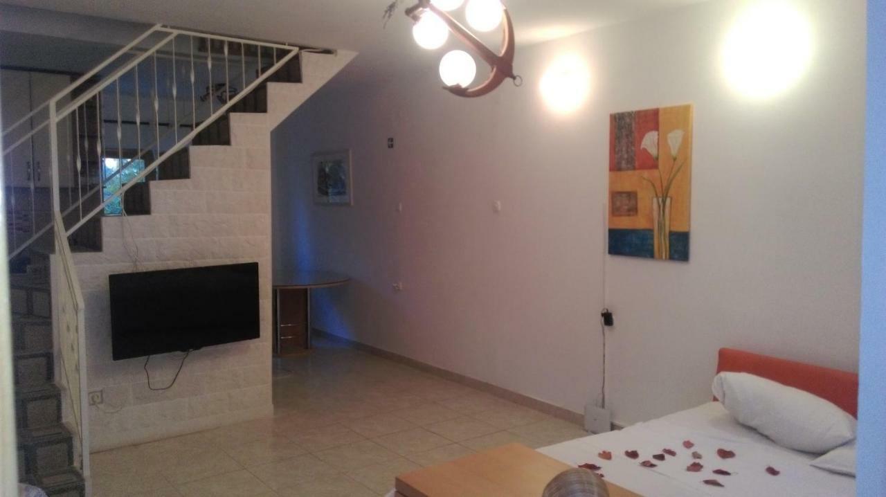 Apartman Restovic Bol Exterior photo